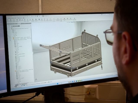 Samen ontwikkelen we een conceptontwerp dat aan uw eisen voldoet. Met ons 3D-tekenprogramma Solid Works brengen we uw ideen tot leven. Dit flexibele programma stelt ons in staat om ontwerpen eenvoudig aan te passen en te optimaliseren. U krijgt direct een visueel beeld van hoe uw product eruit kan zien, waardoor u actief betrokken blijft in het proces.